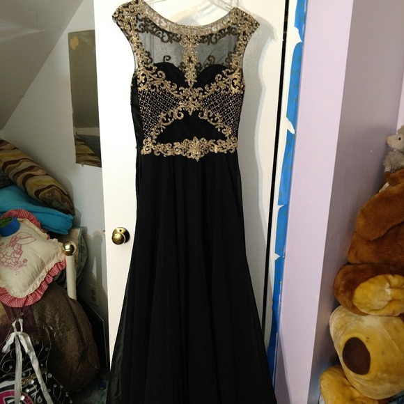 Prom gown - Picture 2 of 3